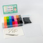 Kit Medio Hama Beads 24 colores + 500 mostacillas negras - Balance perfecto para proyectos detallados