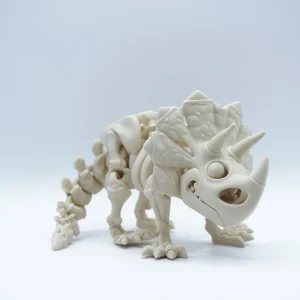 Triceratops esqueleto articulado impreso en 3D en PLA+ color hueso, con gola ósea